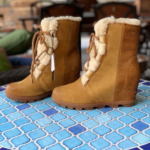 SOLD New Sorel Joan of Arctic - Picture 4 of 7